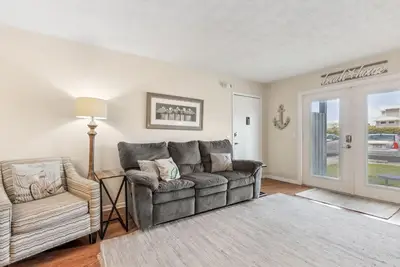 Image de 6375 Fernandina Shores - Pool. Quick Walk to Beach & Dining. Ground Floor