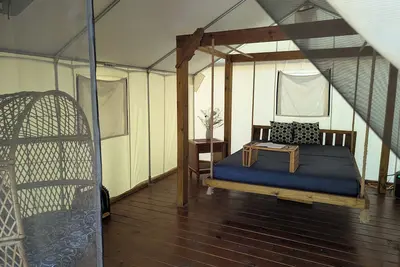 Image de The Polynesian Glamper is a cozy retreat Just 2 Miles from Scenic Holden Beach
