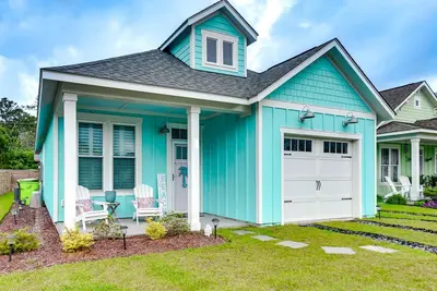 Image de The Mermaid Cottage! Centrally located, pool, and loaded with extras!
