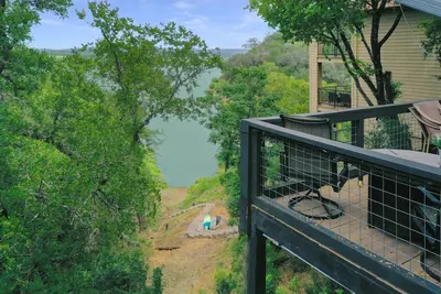 Image de Lakefront Home: Hot Tub, Boat Slip, and Game Room