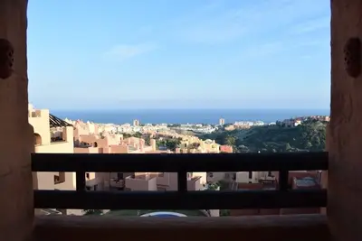 Image de Cozy vacation apartment with fantastic sea views