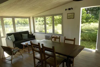 Image de chalet en pleine nature dans le Gard