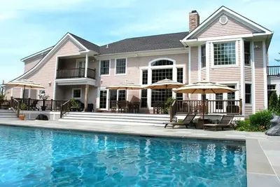 Image de Luxury Waterfront Estate with Sunset Views, Dock, Kayaks & Paddle Board