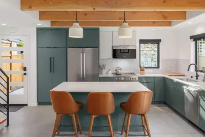 Image de Modern 2-suite with chef's kitchen home just blocks from Green Lake