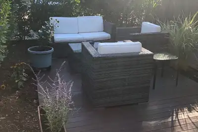 Image de West End facing newly renovated town house with private yard