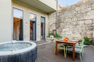 Image de Invictus Escape – Jacuzzi & Charm in the City