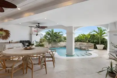 Image de A Beautiful 3 Bedroom Beach Apartment With Direct Access on to Paynes Bay Beach