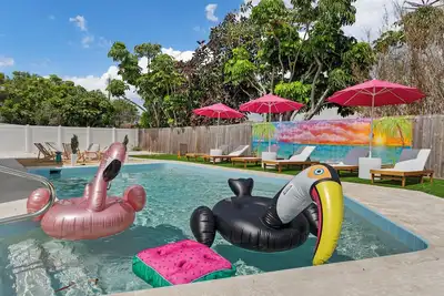 Image de Heated Pool • Game Arcade • Putting Green Oasis • 15min from Everything!