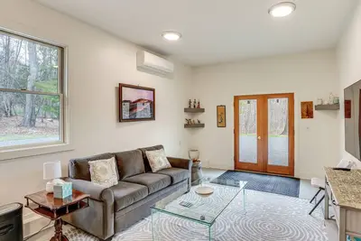 Image de 6 Mi to Tanglewood: Peaceful Berkshire Apt!