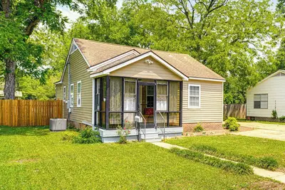 Image de 5 Mi to Southern Miss Campus: Unique Family Home!