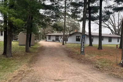 Image de Charming and spacious 3-bedroom Lake Camelot house with WiFi and Ac in Nekoosa