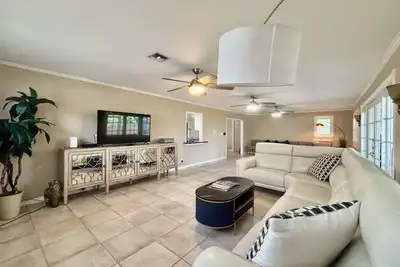 Image de Palmetto Paradise: Hot tub, close to downtown!