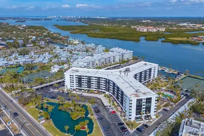 Image de Live the Siesta Key Dream at Harbor Towers Yacht & Racquet Club!