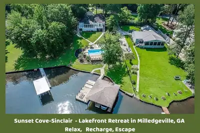 Image de Sunset Cove, 3-bedroom lake house