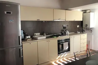 Image de Cozy Central Apartment with Balcony in Reșița – Near Nature Trails & City Center