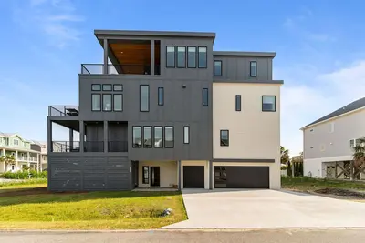 Image de Stunning modern coastal home with private hot tub and ocean views