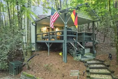 Image de Hazel's Haus | Hot Tub | Fireplace | Wi-Fi | Dogs