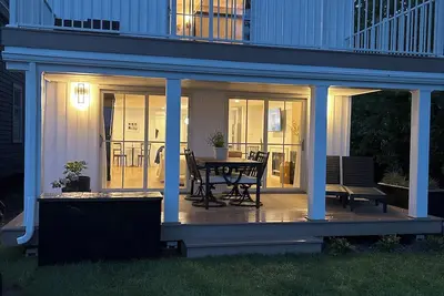 Image de Lakefront Contemporary Cottage. Chautauqua Lake 3 bed 2 bath home sleeps 10!