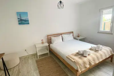 Image de Cozy 1-Bedroom Apartment in Sunny Villa Minutes to Beach