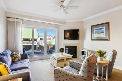 Image de Oceanfront Condo w/ Pool & Fireplace