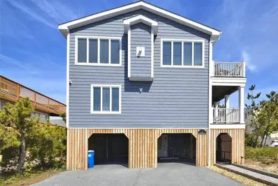 Image de 6-Bedroom Beach House w/ Ocean Views