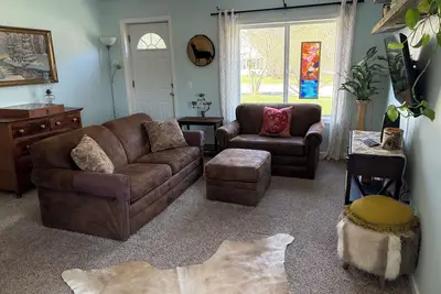 Image de Charming Rural Naturalist Cottage, just blocks from Heartland Park & Downtown!