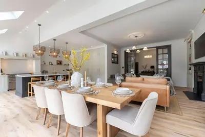 Image de Luxury 6 Bedroom Period Home with Sauna and Gym