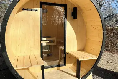 Image de Sauna & fire table near Portland's Back Cove