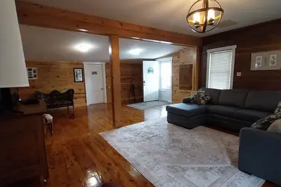 Image de Cozy 2 bedroom  1, 700 square ft home. Sleeps 5. Directly on the Ky Bourbon Trail