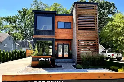 Image de Shipping container home! Featured in several movies, shows, and articles.
