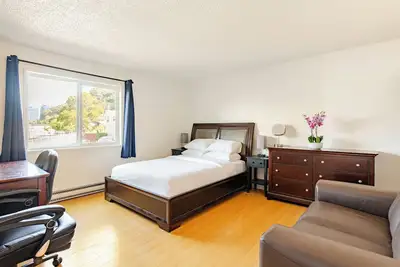 Image de Modern 3-Bedroom 2 Bathroom Suite with Ac, Perfect for Family and Work Group