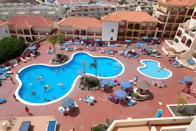 Image de Charming 1-bedroom apartment in brilliant Arona with WiFi, Ac