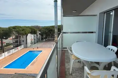 Image de Appartement 'Montemar Con Piscina Y Tenis' avec vue sur montagne, piscine et terrasse