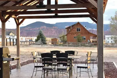 Image de Cozy 2-bedroom house in charming Teasdale minutes away from Capitol Reef