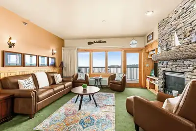 Image de Amazing Lake Views | 2br w/ King Suite | Pools