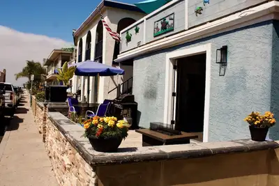 Image de Delightful Duplex Sleeps 10 comfortably with WiFi &Pet Friendly in Newport Beach