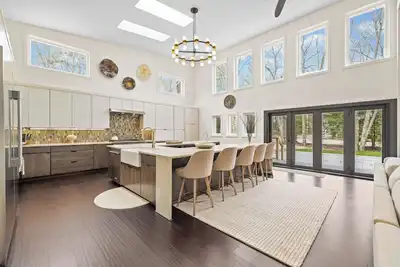 Image de Villa Solara - Sun-filled, Newly renovated, and close to Kpt