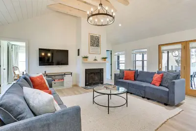 Image de Walk to White Lake: Family Home w/ Deck & Bbq
