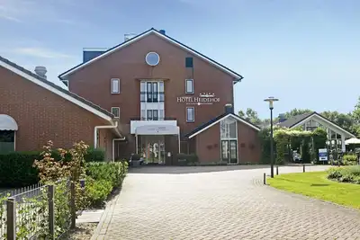 Image de Tranquil Sanctuary close to Top Landmarks, Scenic Outdoors & Attractions