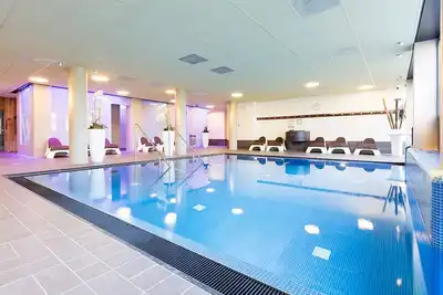Image de Relaxing Escape Near Attractions with Indoor Pool and Parking