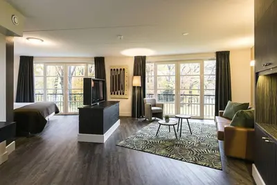 Image de Spacious Room w/ Terrace Close to Vrijheidsmuseum!
