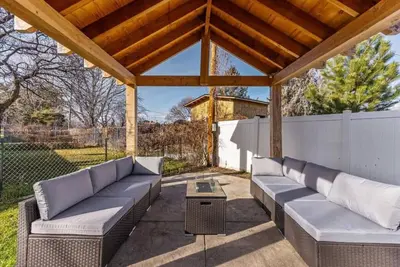 Image de Spacious Oasis | Massage | Bbq | Fire Pit