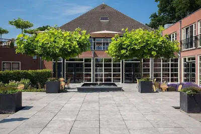 Image de Perfect Escape! Onsite Dining, Close to Vrijheidsmuseum!