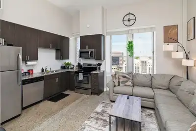Image de Sky Condo - 13th Floor 2br/1ba In Central Downtown