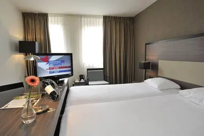 Image de Peaceful Stay with Fast Access to Weerterbos! Onsite Dining and Parking!