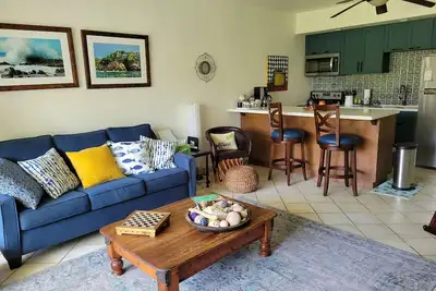 Image de Contemporary Conveniently Located 1 Br condo, Walk to beach, restaurants & bars.