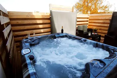 Image de Ty Tomm : Gite cosy avec spa privé - Idéal pour 2 + bébé - Proche plage & nature
