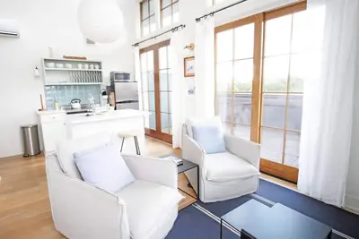 Image de Annabelle 4d - Top-Floor 2 Br in Historic Downtown Savannah