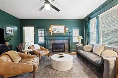 Image de Southmoreland Mansion and Guest House on the Plaza | Sleeps 28!