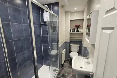 Image de A modern 4 Bedroom and 2 bathrooms House. Private parking. Quiet area.